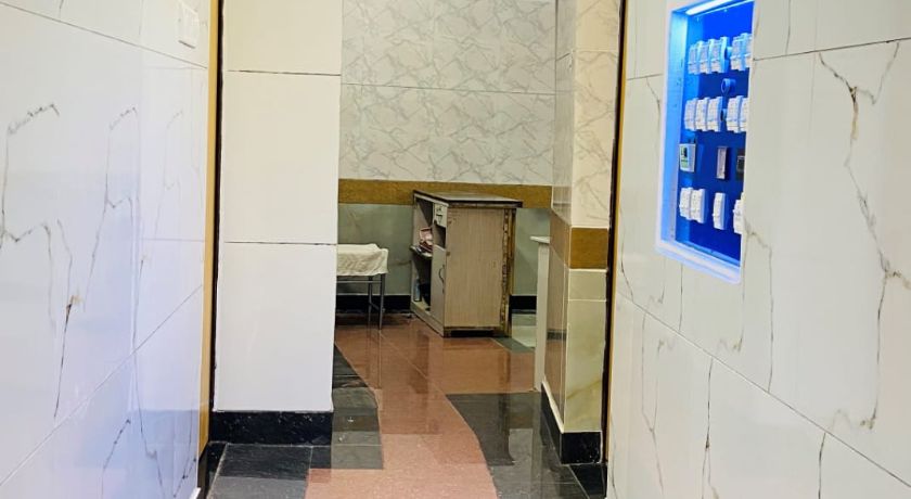 Hotel Metro in Hapur