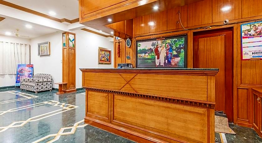 Hotel Indore Palace in Shirdi