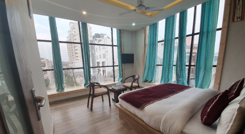 Hotel Glass Inn in Zirakpur