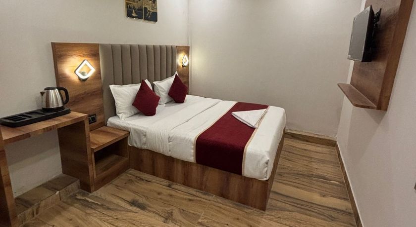 Hotel Crystal Suite in Mumbai