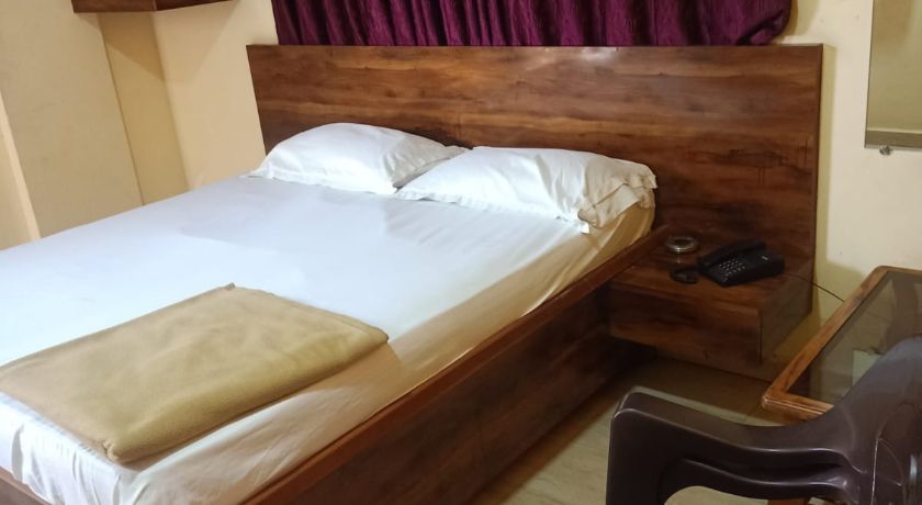 Hotel Nidhi Loadging Boarding in Thane