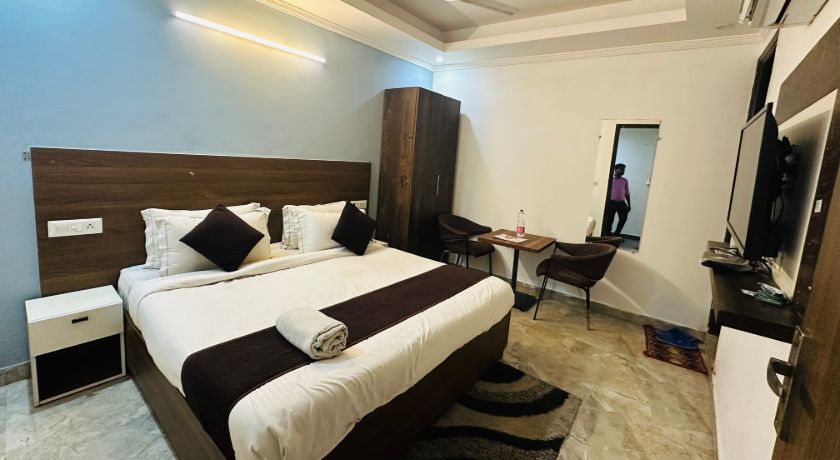 Hotel S R Palace in Delhi