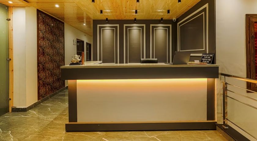 Pax Hotel Sunrise Inn in Dalhousie