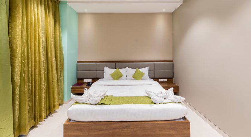 Hotel Seven Oaks in Navi Mumbai